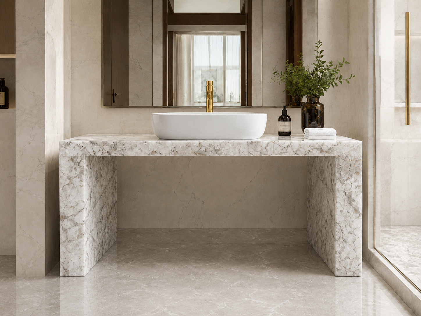 Vasque de salle de bain en pierre minérale véritable — vue de jour, finition lustrée sobre
