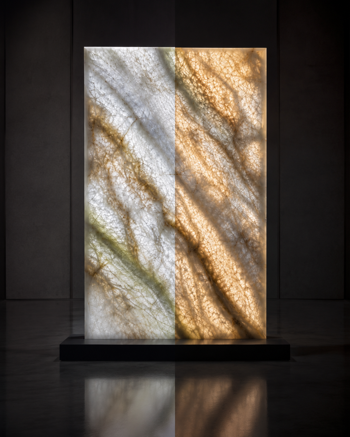 Pierre lumineuse coloris Ambre — à gauche vue de jour, à droite luminescence chaude miel rétroéclairée