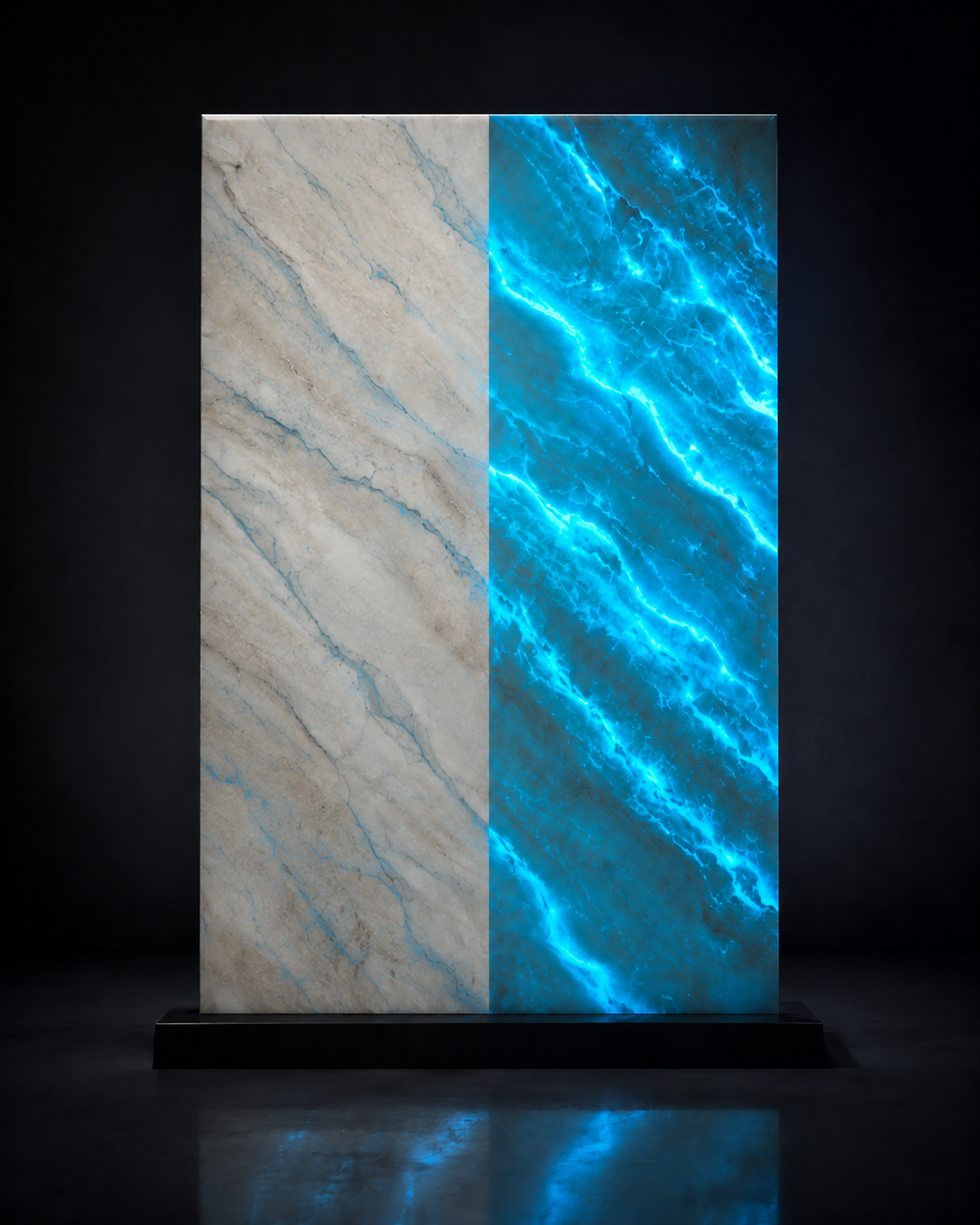 Pierre lumineuse coloris Turquoise — à gauche vue de jour, à droite luminescence cyan vif phosphorescente
