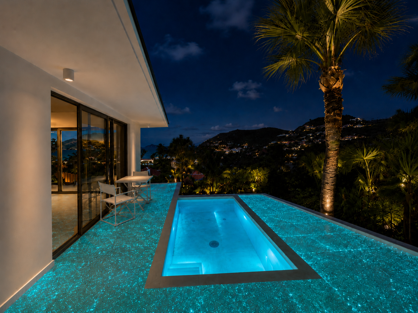Même toit-terrasse la nuit — deck en pierre lumineuse turquoise entièrement phosphorescent